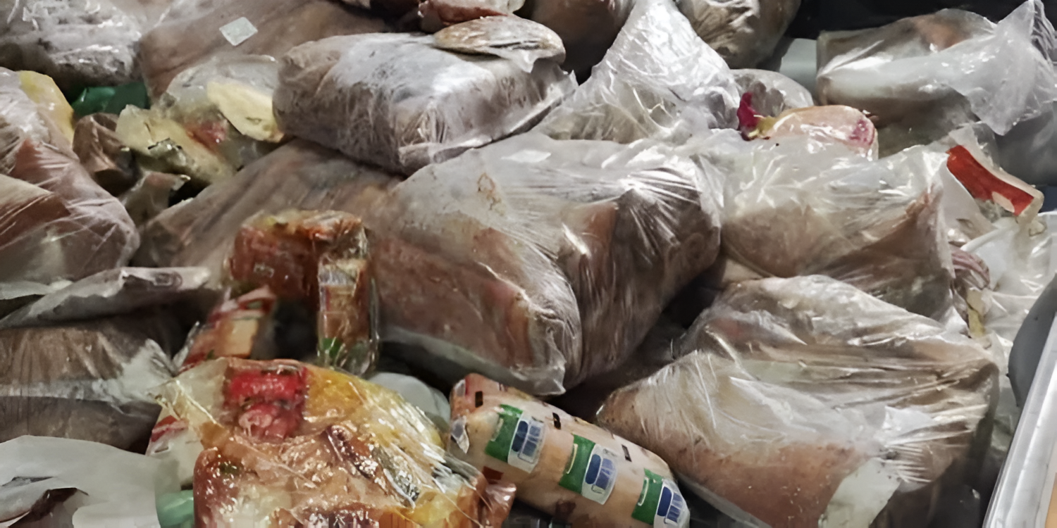 Alimentos vencidos apreendidos em Manaus