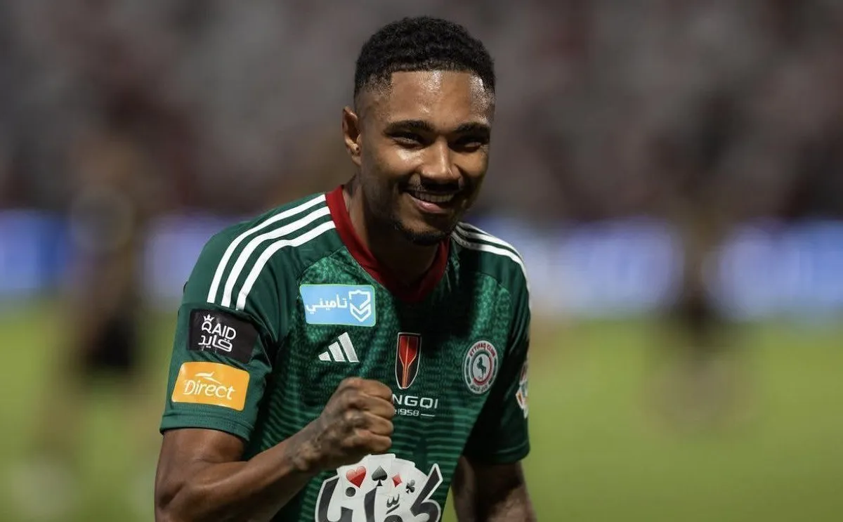 Corinthians anuncia contratação de Vitinho