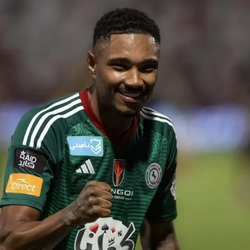 Corinthians anuncia contratação de Vitinho